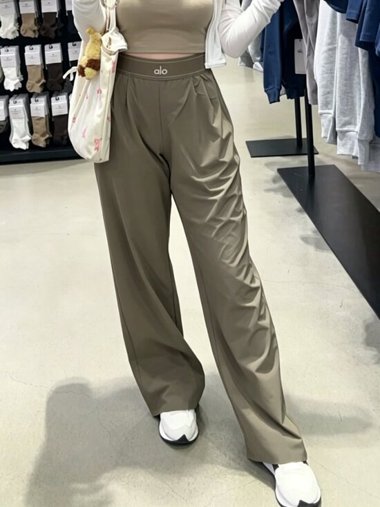 ALO Yoga Pants - NWT ALO Yoga Suit Up Trouser🎎Olive Regular 30" Inseam Relaxed Pants🎊